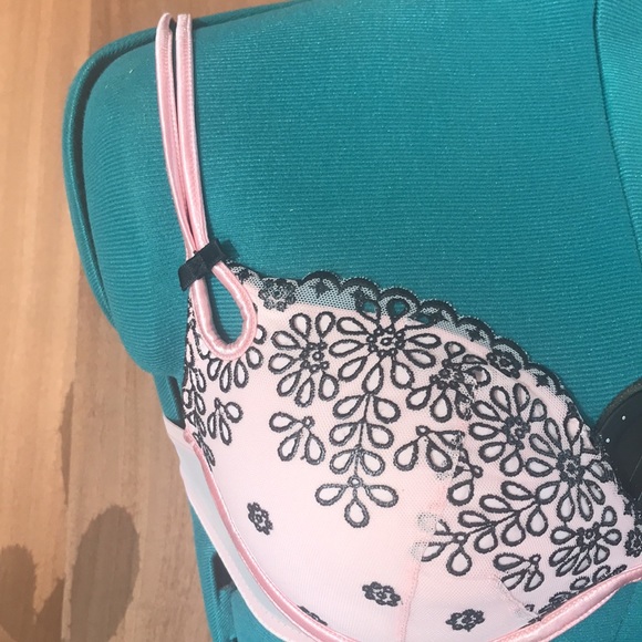 Victoria’s Secret pink and black lace push up bra - Picture 6 of 10